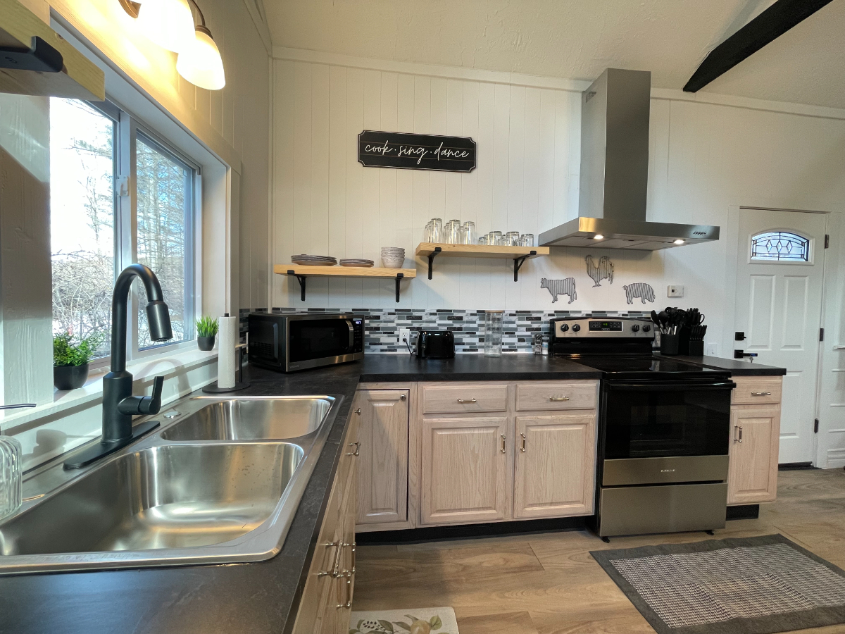AVAILABLE JAN 1 - APR. 30. Spacious, Quiet, Close to Brattleboro, VT and Greenfield, MA - Photo 5