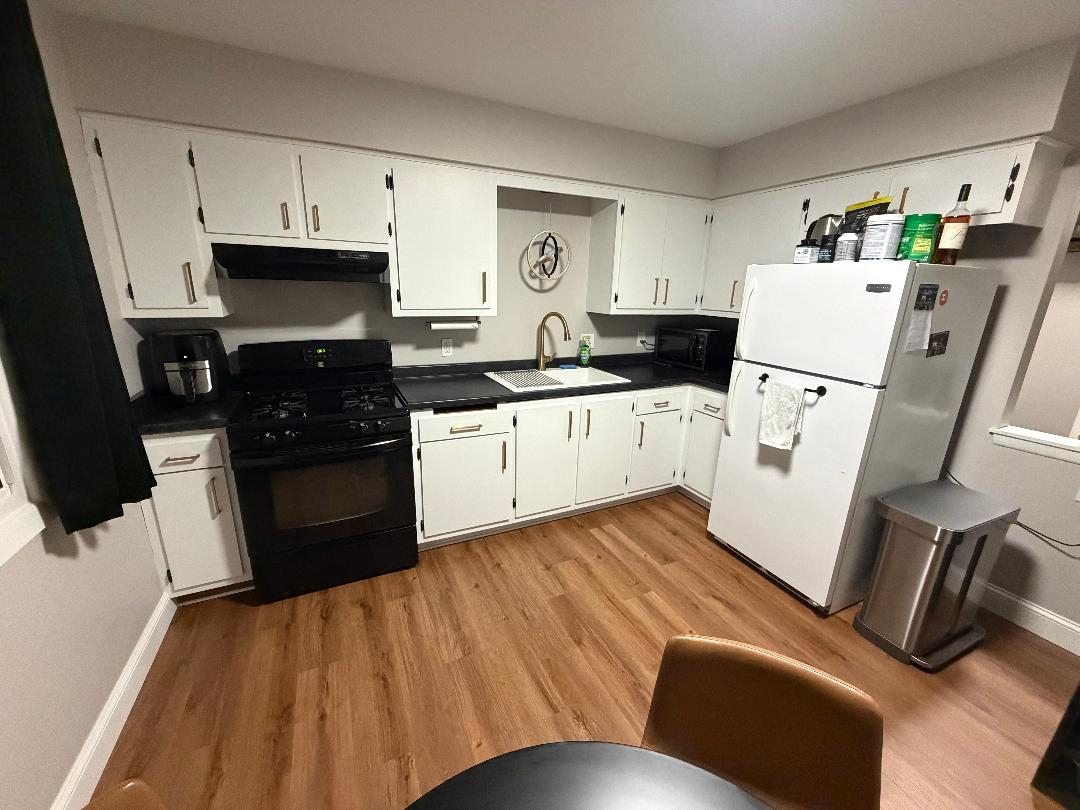 Modern Clean Comfort Executive Home - Photo 6
