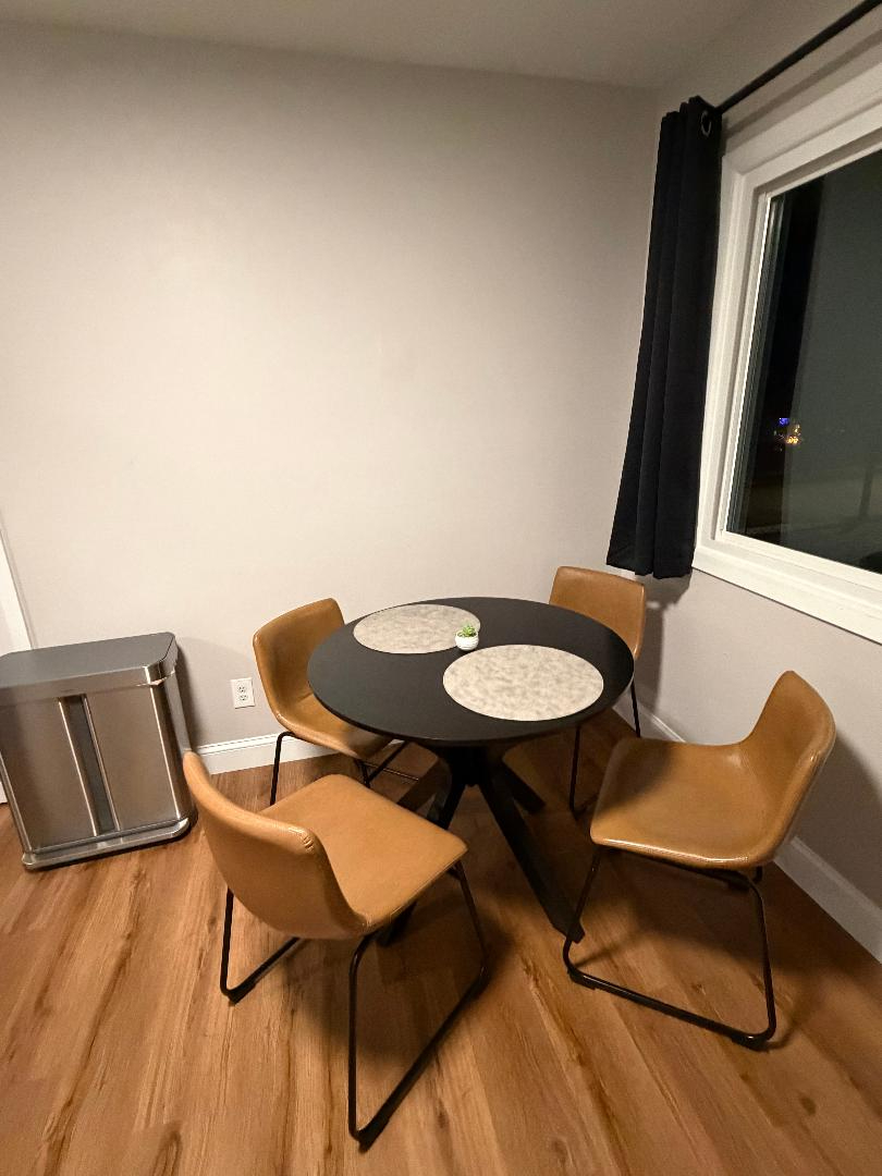 Modern Clean Comfort Executive Home - Photo 10