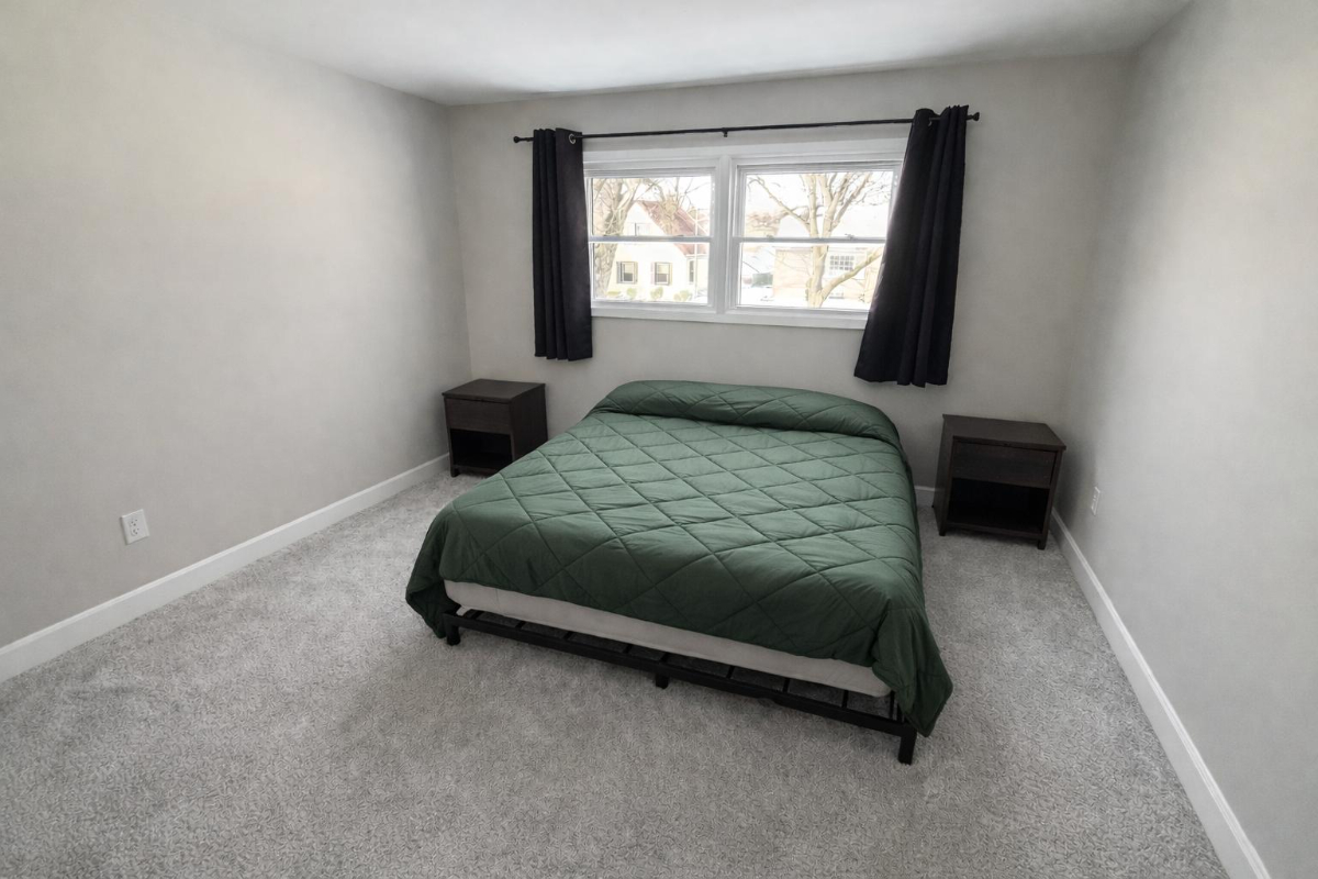 Modern Clean Comfort Executive Home - Photo 8