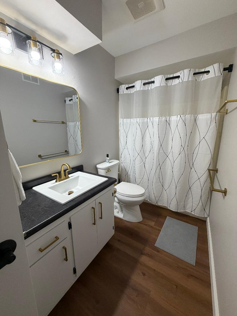 Modern Clean Comfort Executive Home - Photo 4