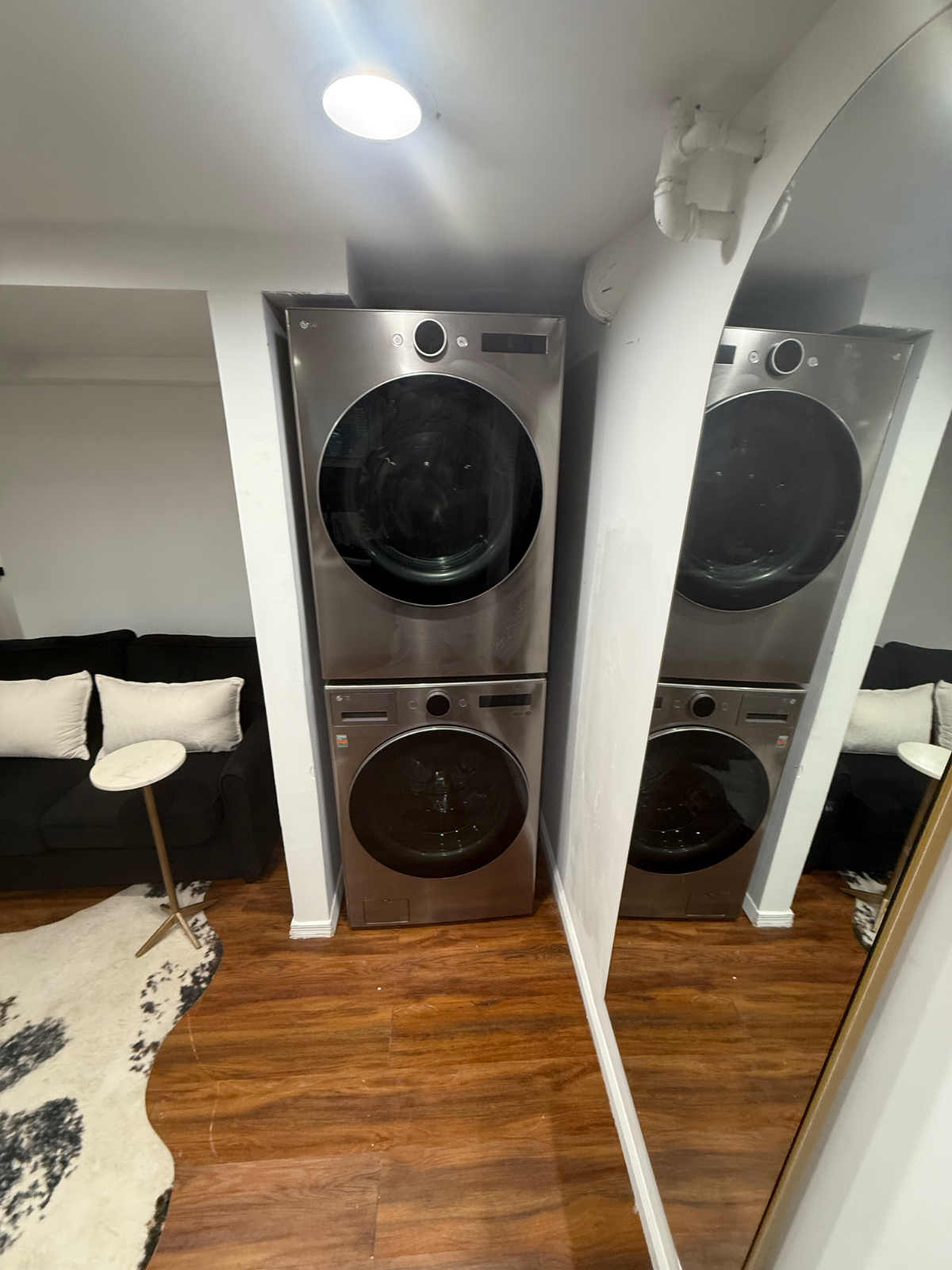 One Bedroom Basement Fully Furnished All Utilities Included - Photo 7