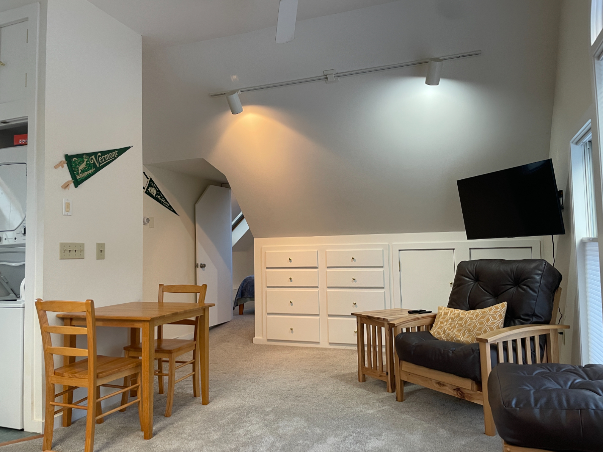 Waterbury Apartment with Great Views and Amazing Location - Photo 5