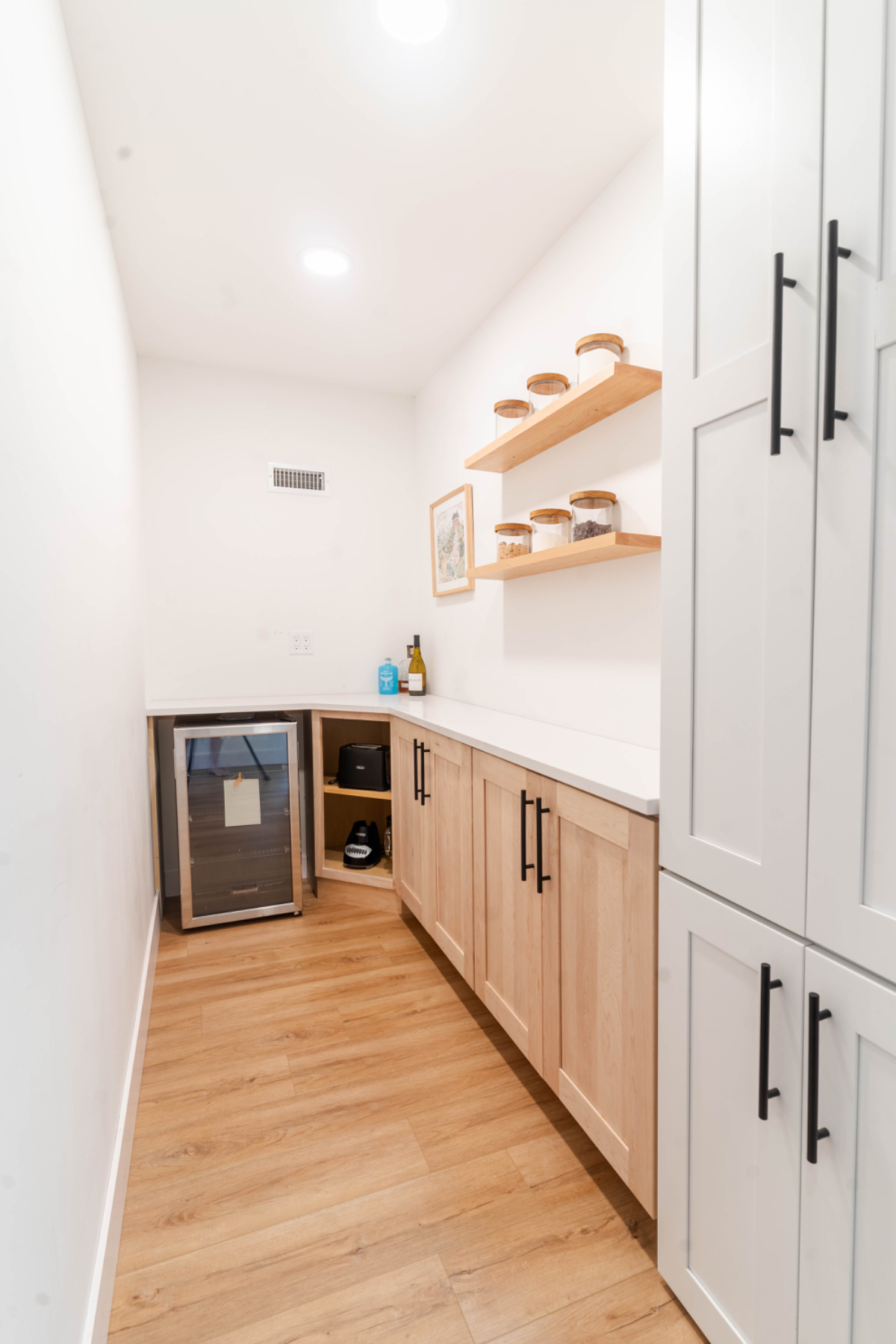 Luxury 4BR Barn Home ,  Minutes  to Rutland Regional - Photo 7
