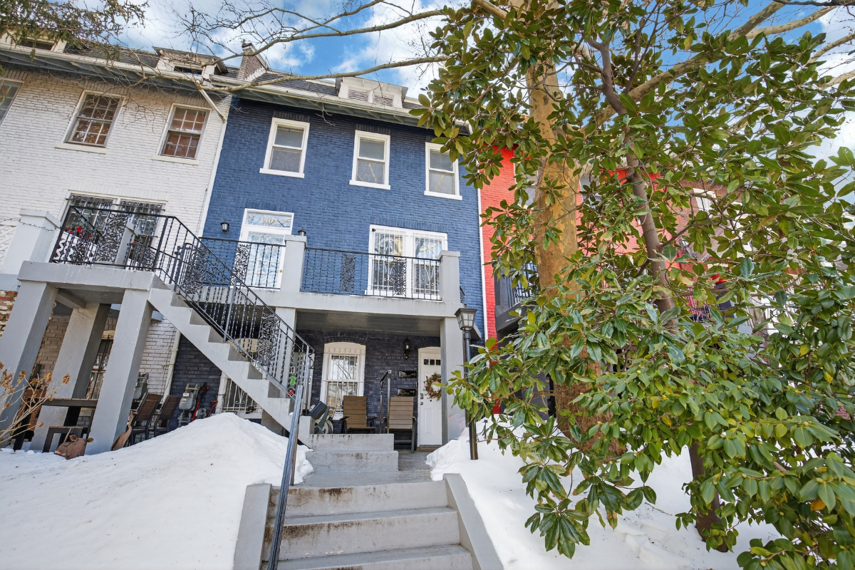 Walkable and Charming Fully Furnished Capitol Hill 1BR - Photo 3