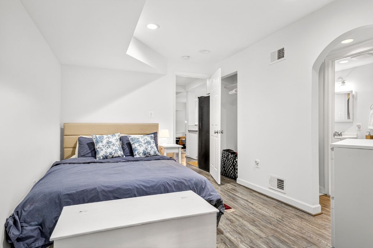 Walkable and Charming Fully Furnished Capitol Hill 1BR - Photo 10