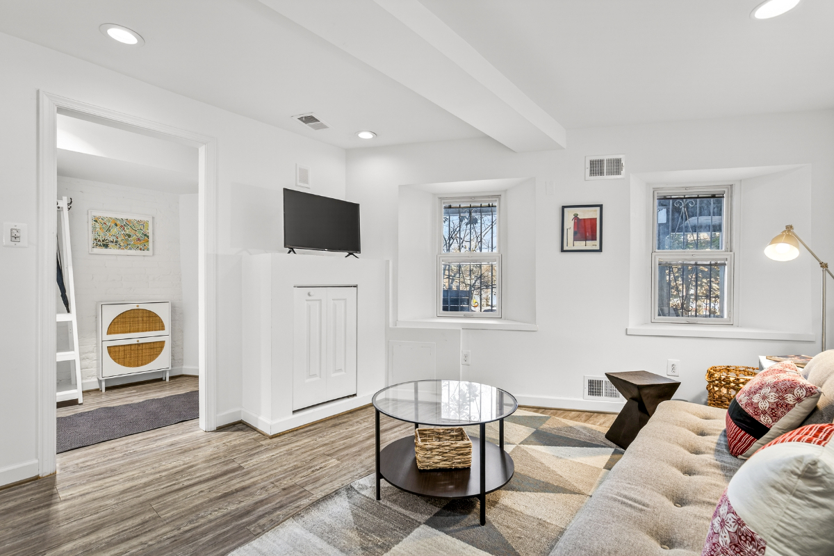 Walkable and Charming Fully Furnished Capitol Hill 1BR - Photo 5