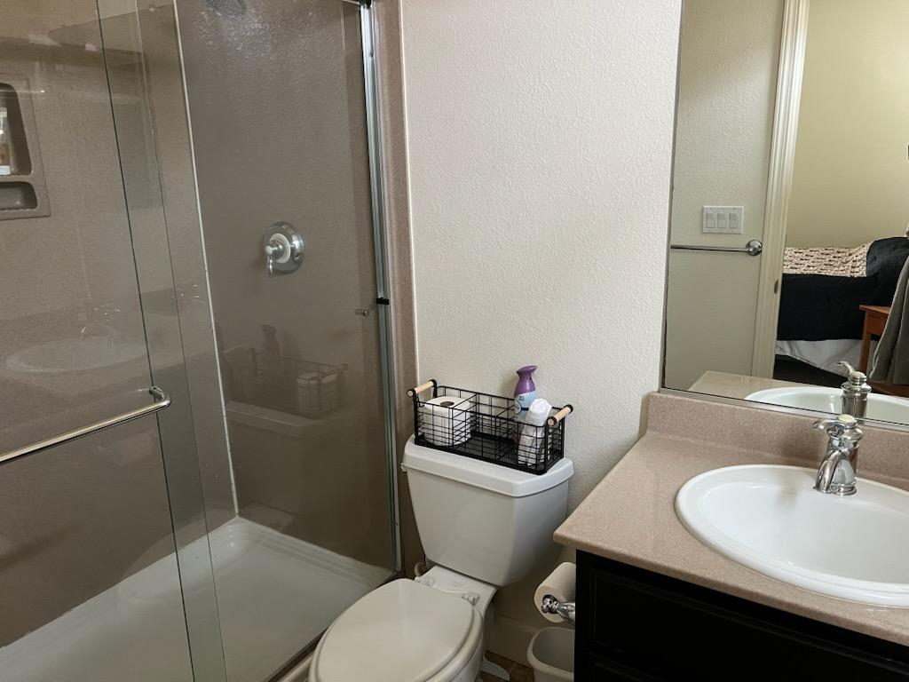 Quiet private suite with outdoor space and easy access to parks and transit - Photo 5