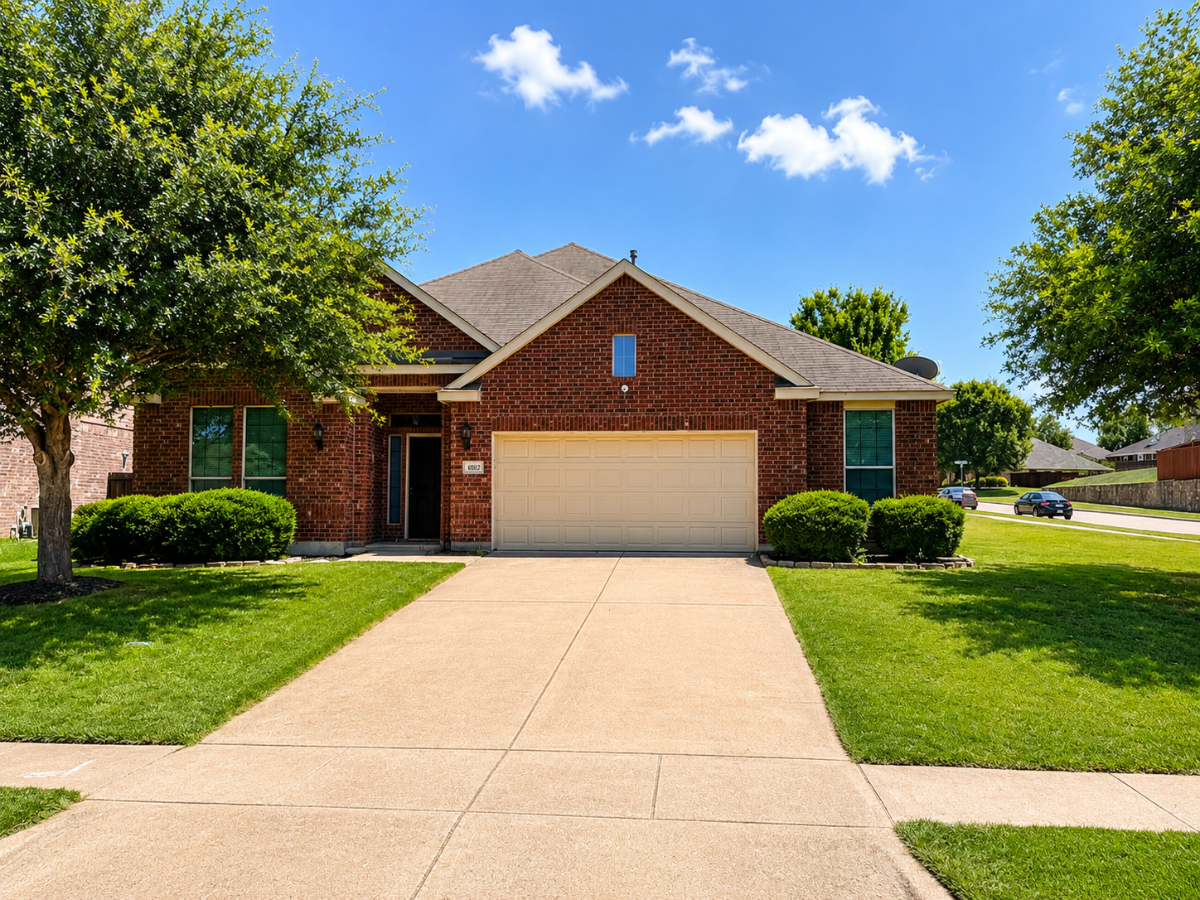 Spacious Cedar Hill Retreat - Smart Home with Fun Amenities - Photo 1