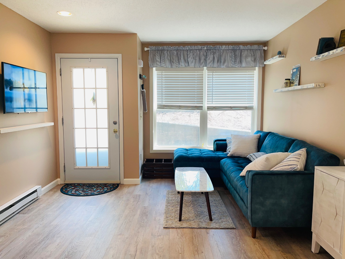 CENTRAL LOCATION - ALL UTILITIES INCLUDED - Photo 3