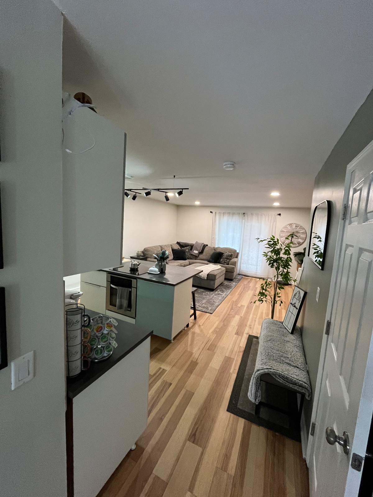 2 bdrm 1.5 bath - Photo 3