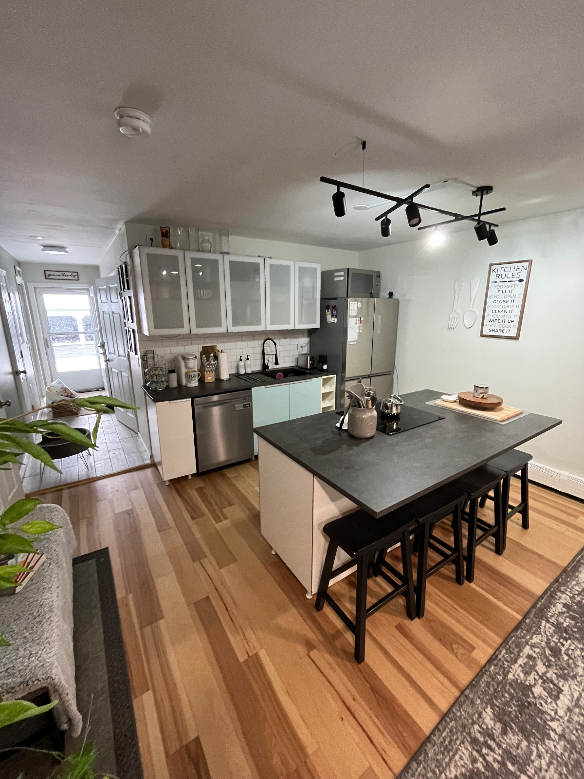 2 bdrm 1.5 bath - Photo 4