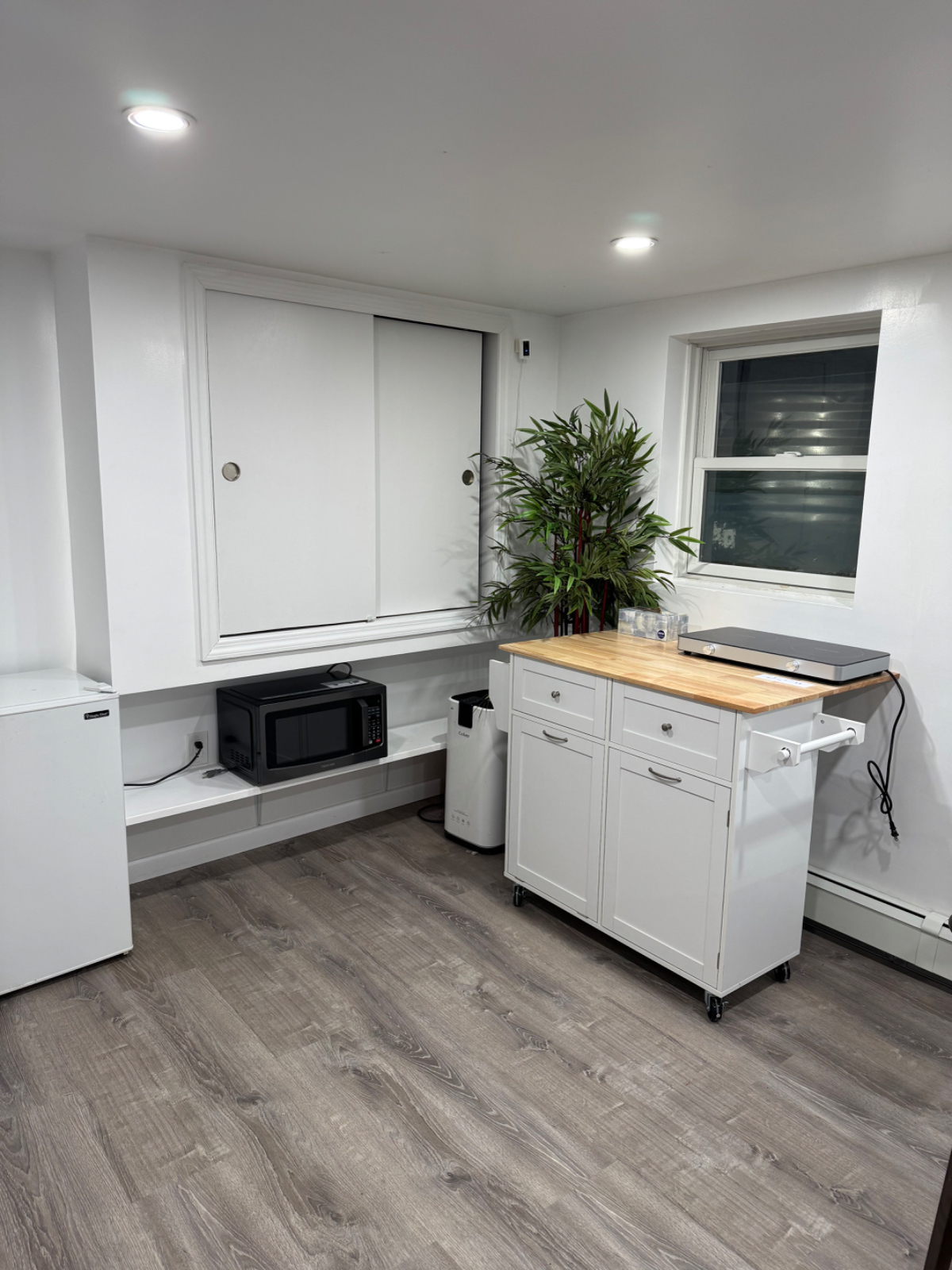 Convenient Walk out Basement studio - Photo 8