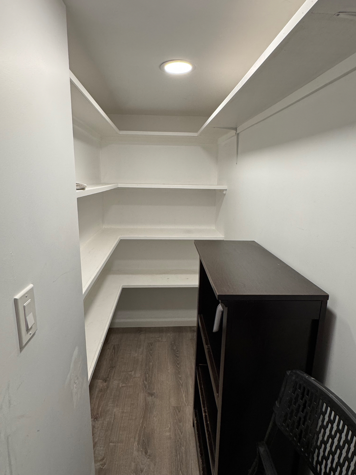 Convenient Walk out Basement studio - Photo 7