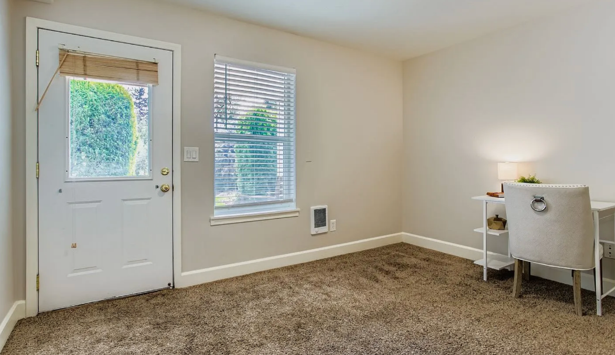 Furnished Private Bedroom w Private Bath Adjacent Gated Condo, Utilities & Wi-Fi Included - Photo 3