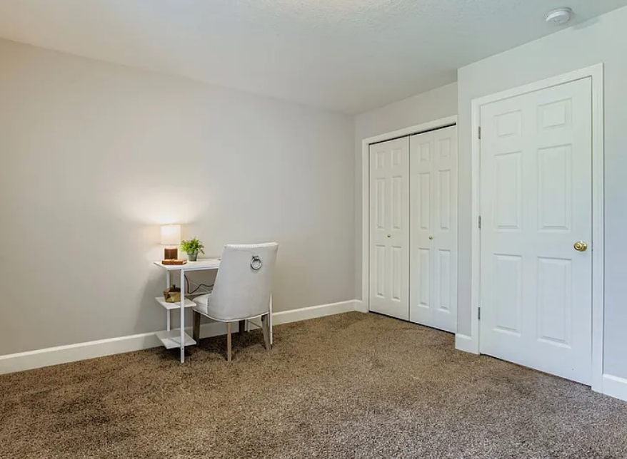 Furnished Private Bedroom w Private Bath Adjacent Gated Condo, Utilities & Wi-Fi Included - Photo 4