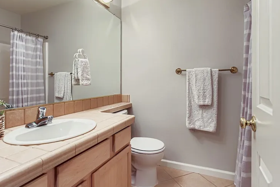 Furnished Private Bedroom w Private Bath Adjacent Gated Condo, Utilities & Wi-Fi Included - Photo 6