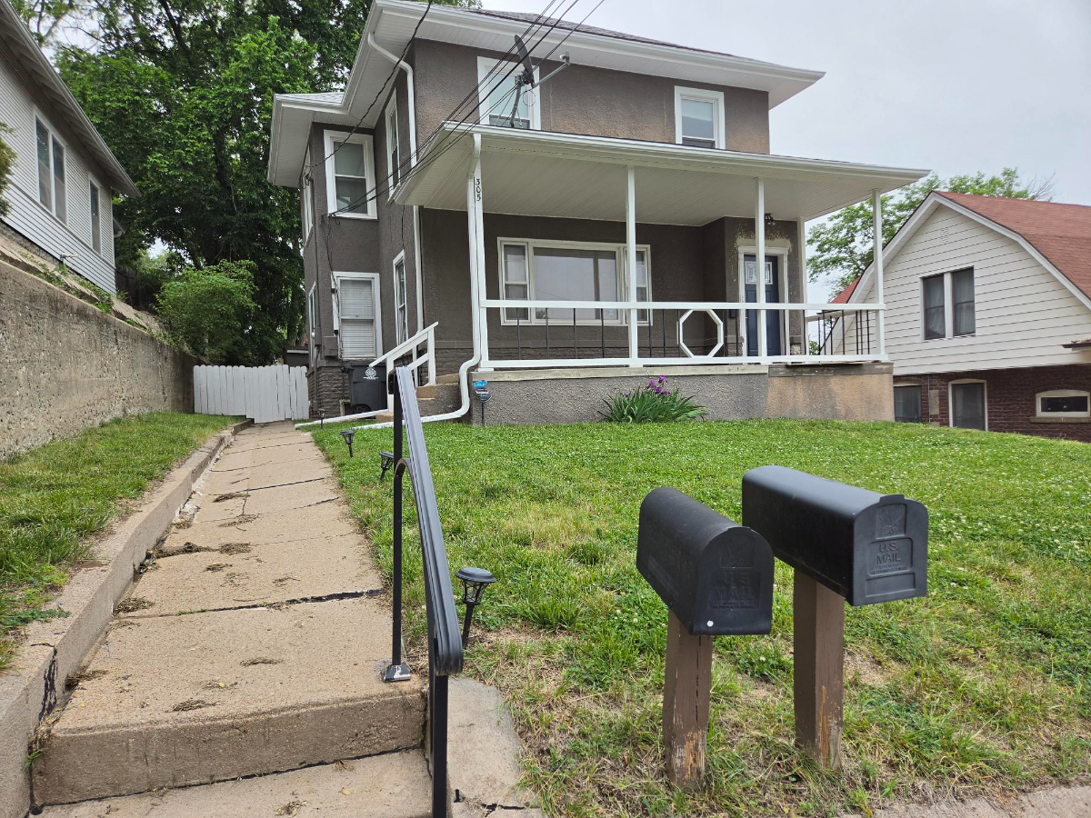 Turnkey Living- Newly Renovated, Fully Furnished Apartment