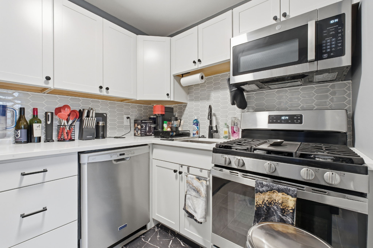 Charming Pet-Friendly Condo Near Georgetown with Parking - Photo 8