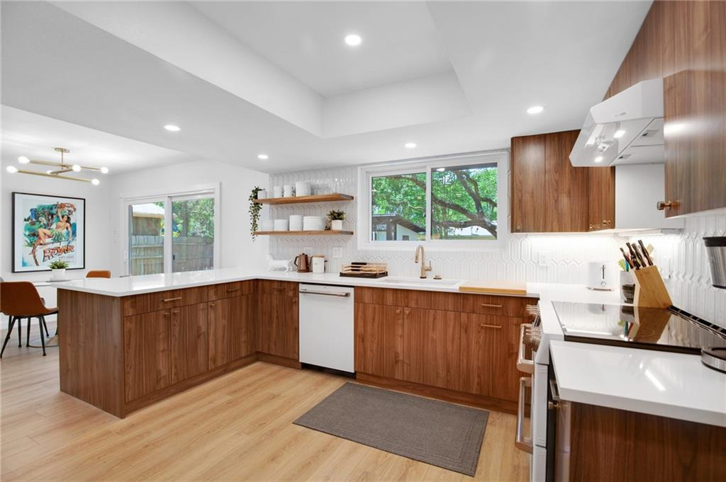 TCH - Comfy 4bd/2.5ba home in Austin w/ Workspace - Photo 9