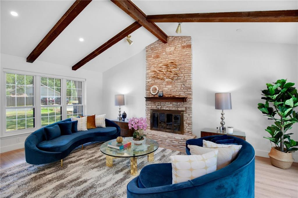 TCH - Comfy 4bd/2.5ba home in Austin w/ Workspace - Photo 4