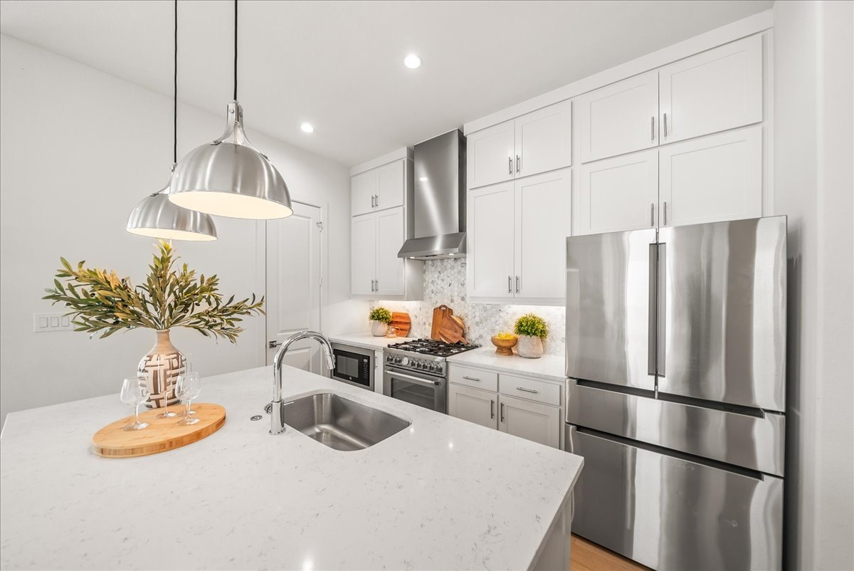 TCH-Comfy 3bd/3.5ba home in Arlington w/ Workspace - Photo 7