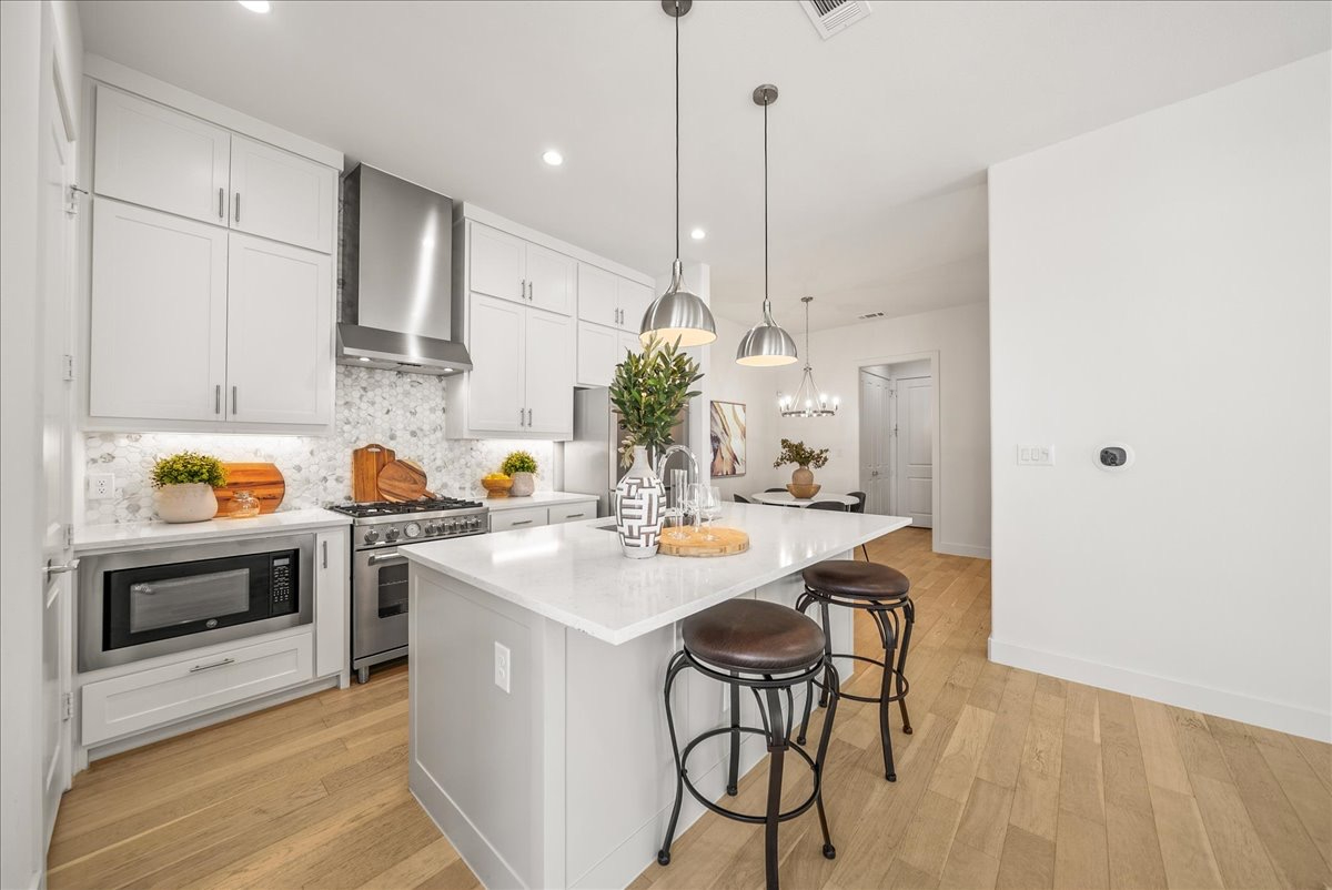 TCH-Comfy 3bd/3.5ba home in Arlington w/ Workspace - Photo 8