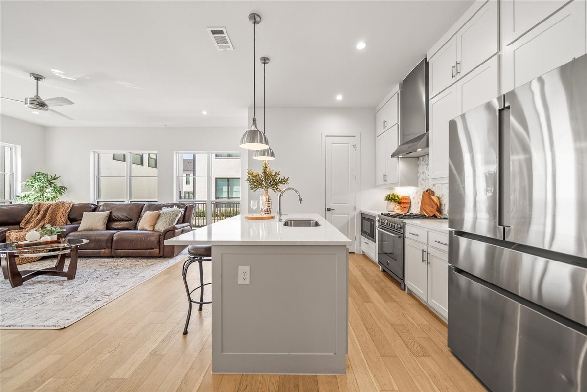 TCH-Comfy 3bd/3.5ba home in Arlington w/ Workspace - Photo 3