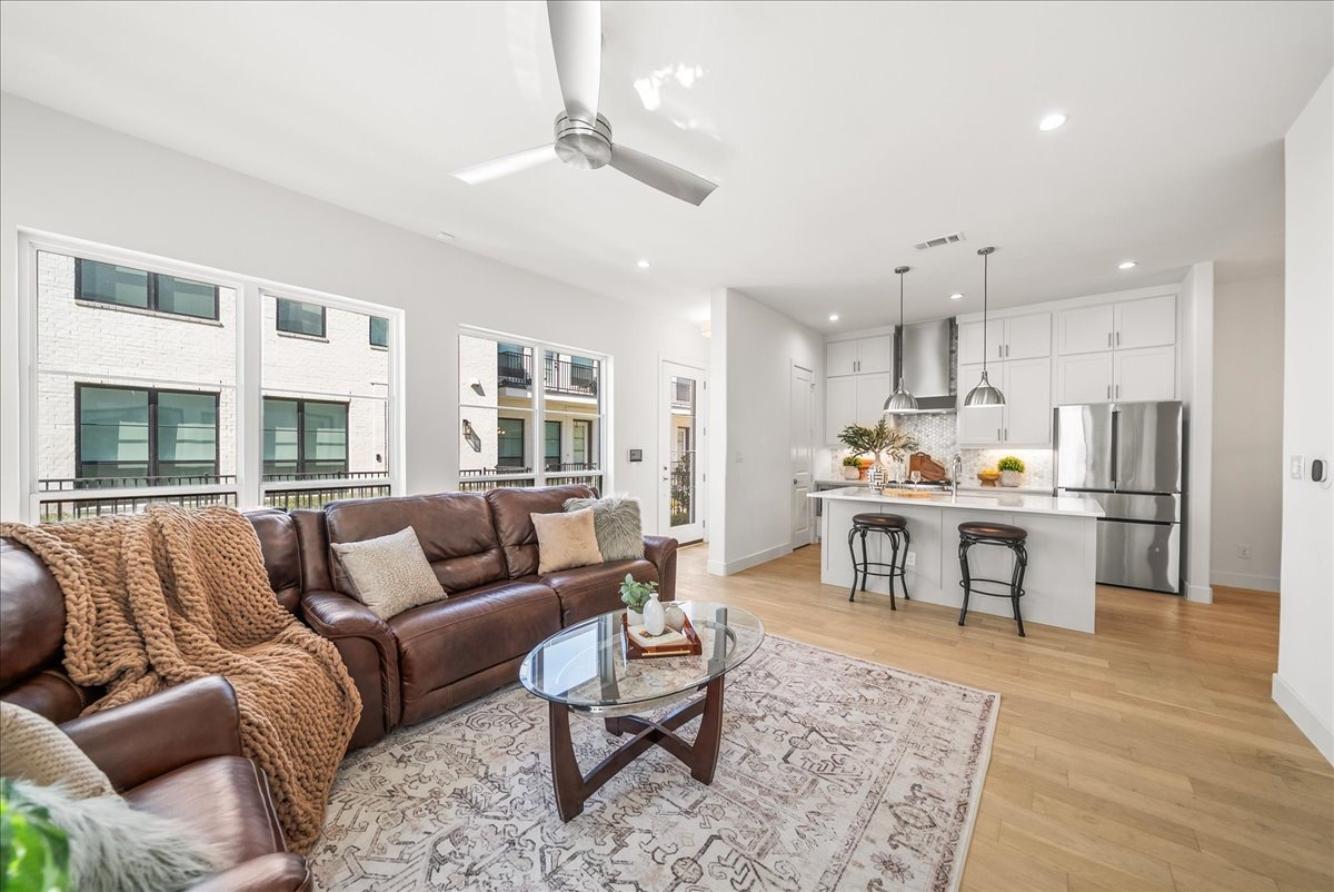 TCH-Comfy 3bd/3.5ba home in Arlington w/ Workspace - Photo 4