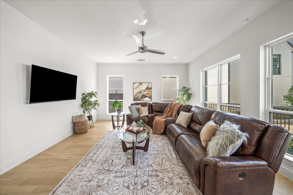 TCH-Comfy 3bd/3.5ba home in Arlington w/ Workspace - Photo 5
