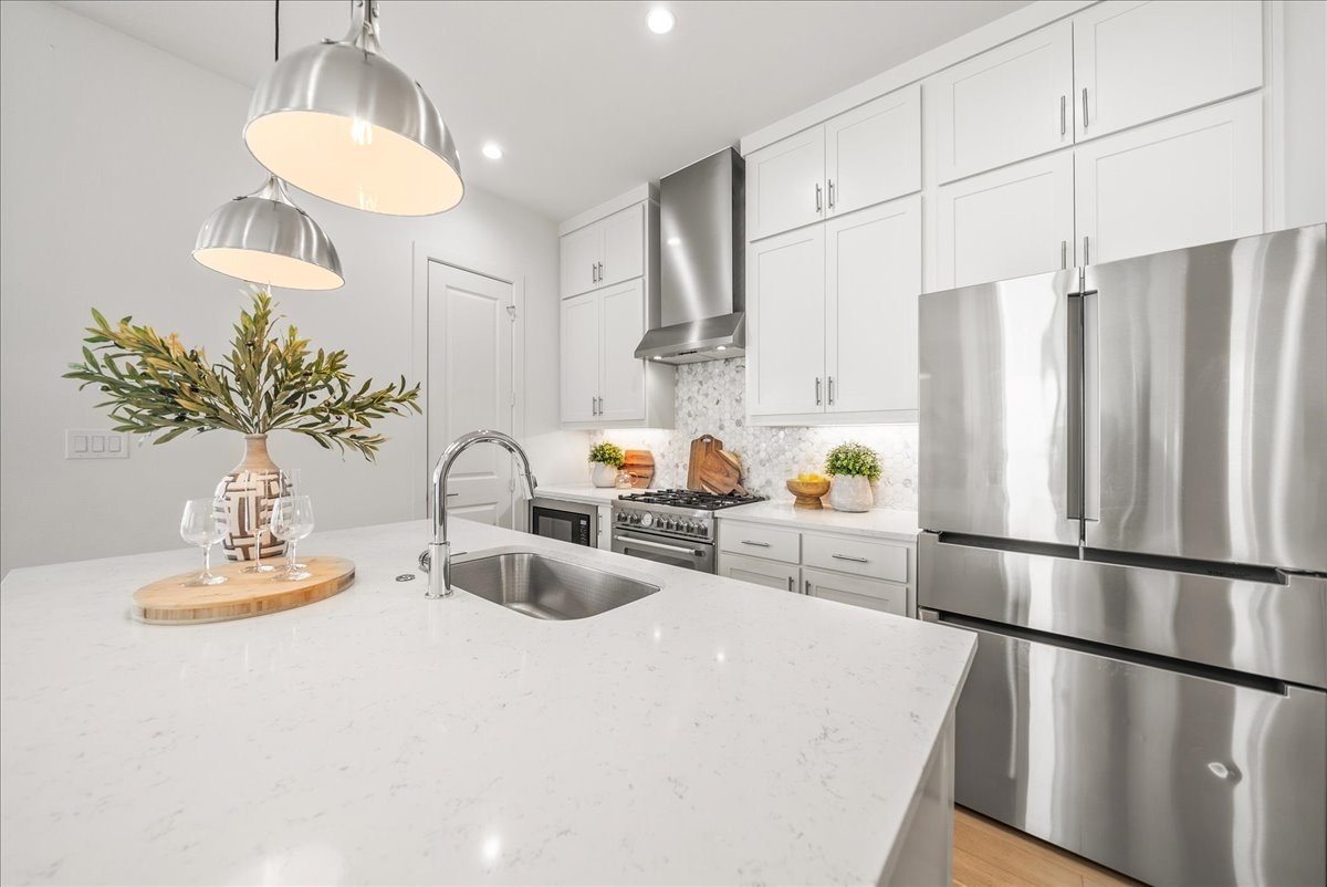 TCH-Comfy 3bd/3.5ba home in Arlington w/ Workspace - Photo 9