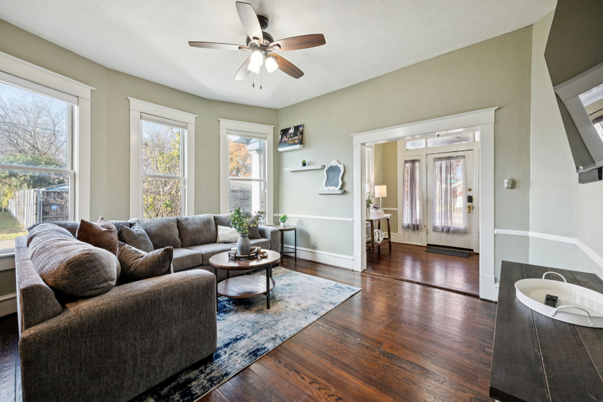 TCH - Cozy 3bd/2ba home in Dallas w/ Workspace - Photo 3