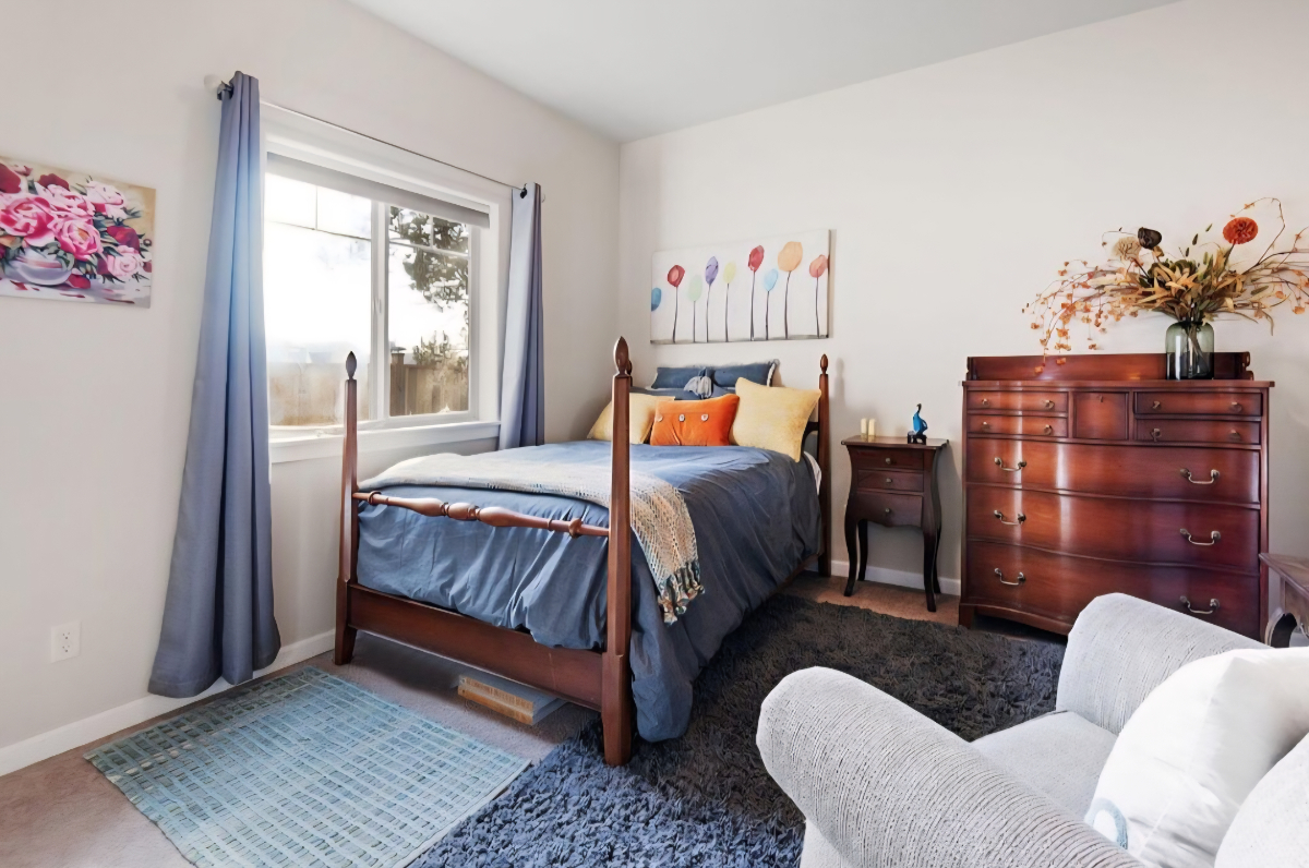 Furnished bedroom in quiet neighborhood with a view - Photo 6