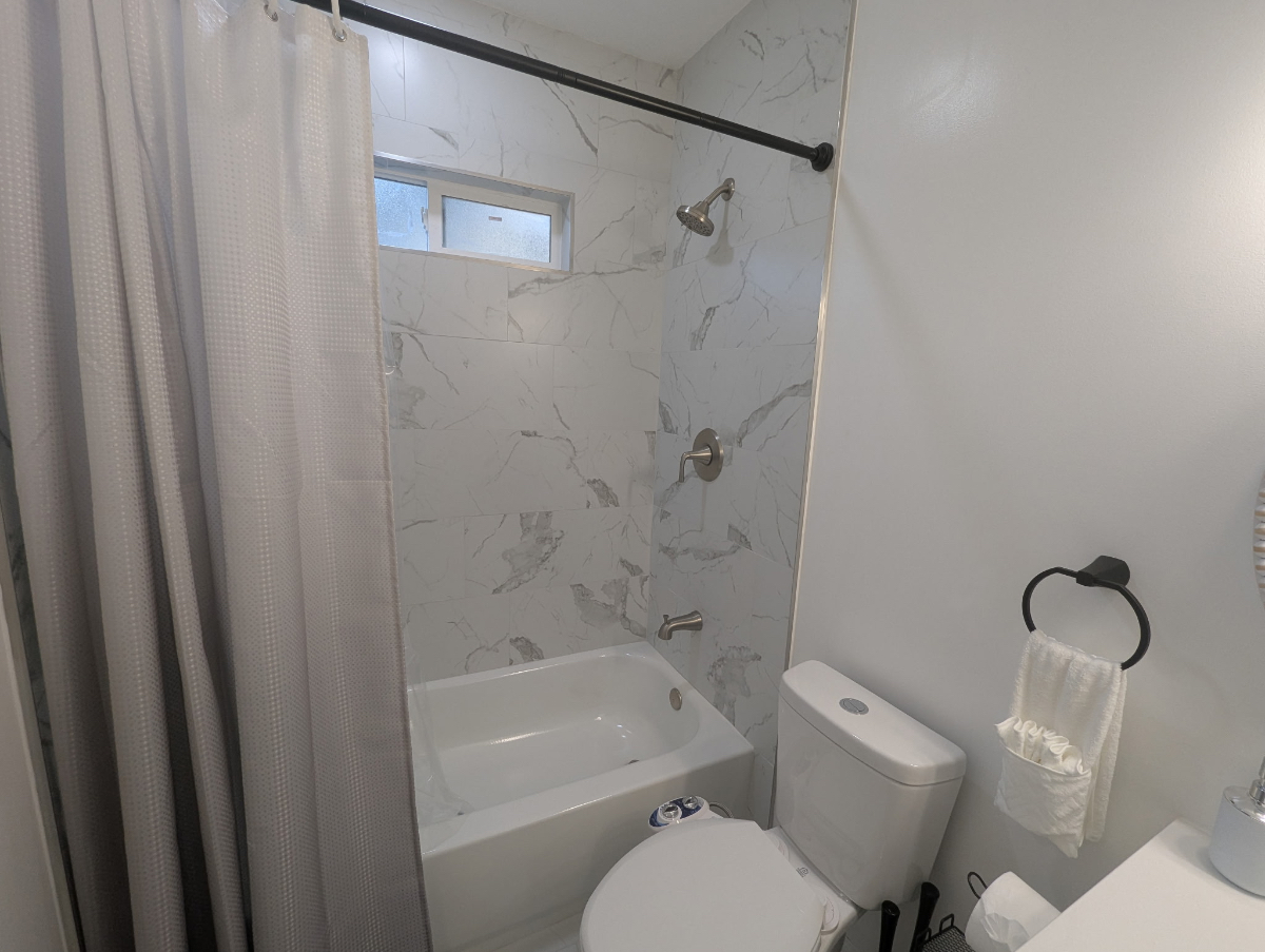 Private Stylish LA Guest House near LAX, SoFi, DTLA, Beaches - Photo 6