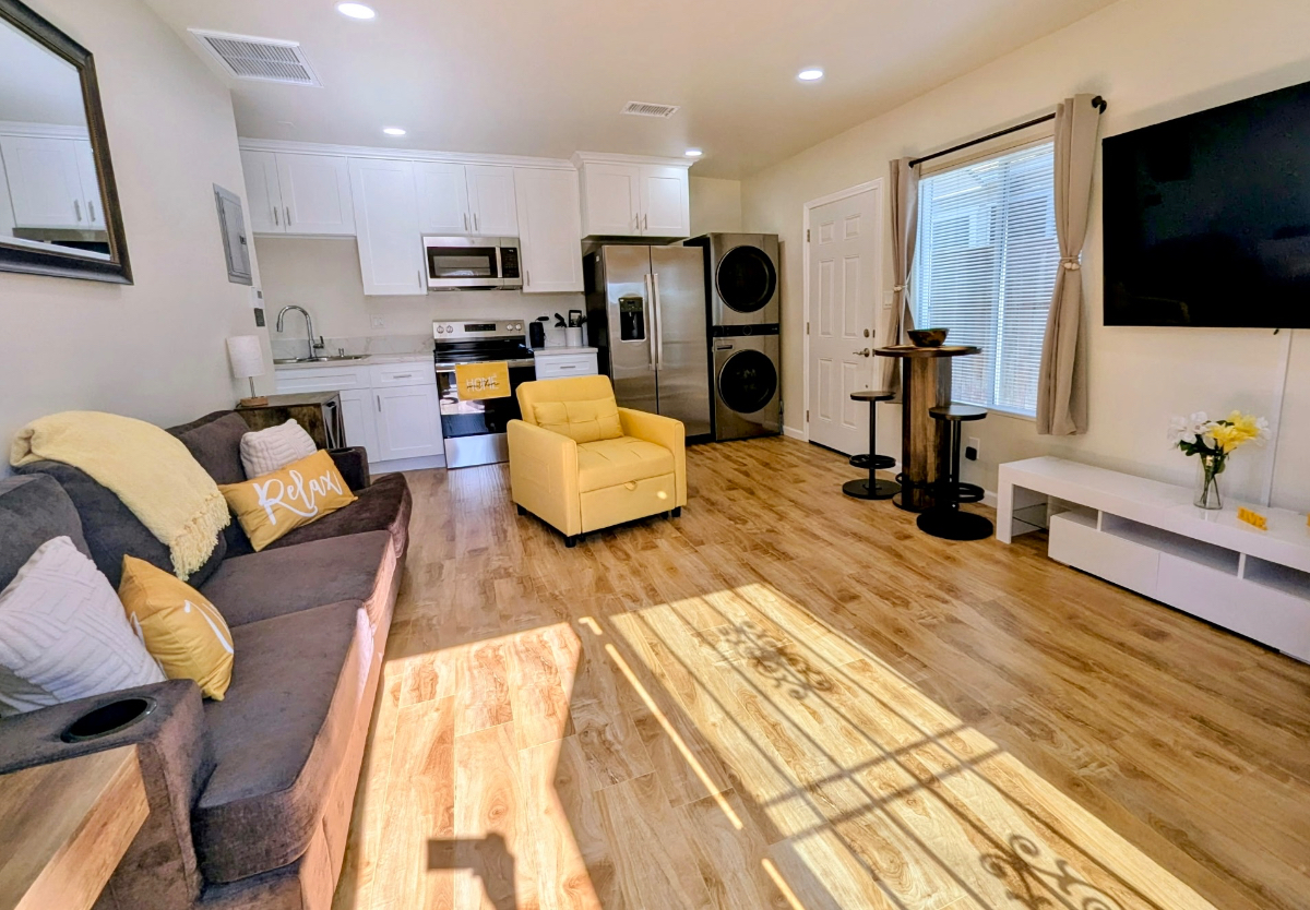 Private Stylish LA Guest House near LAX, SoFi, DTLA, Beaches - Photo 2