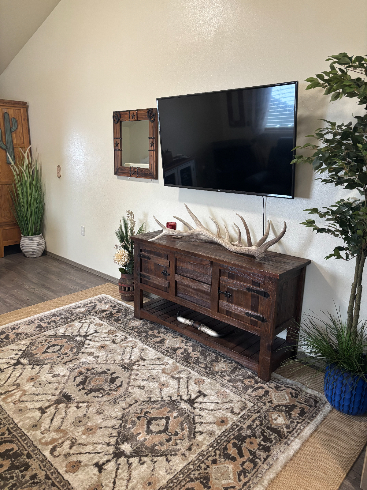 Serene & Inviting Gated Apartment With Private Deck Just Minutes From St. Charles Prineville - Photo 4
