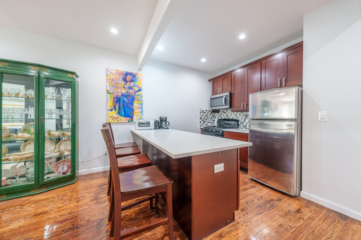 Sunny Room Near Interfaith Hospital, w/ Shared Backyard, Washer and Dryer Access - Photo 4
