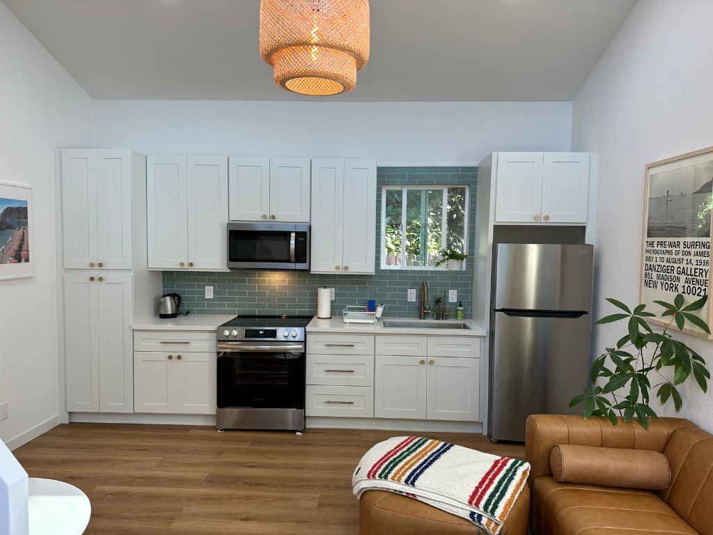 Large 1 Bedroom 1 Bath House with Loft - Photo 1