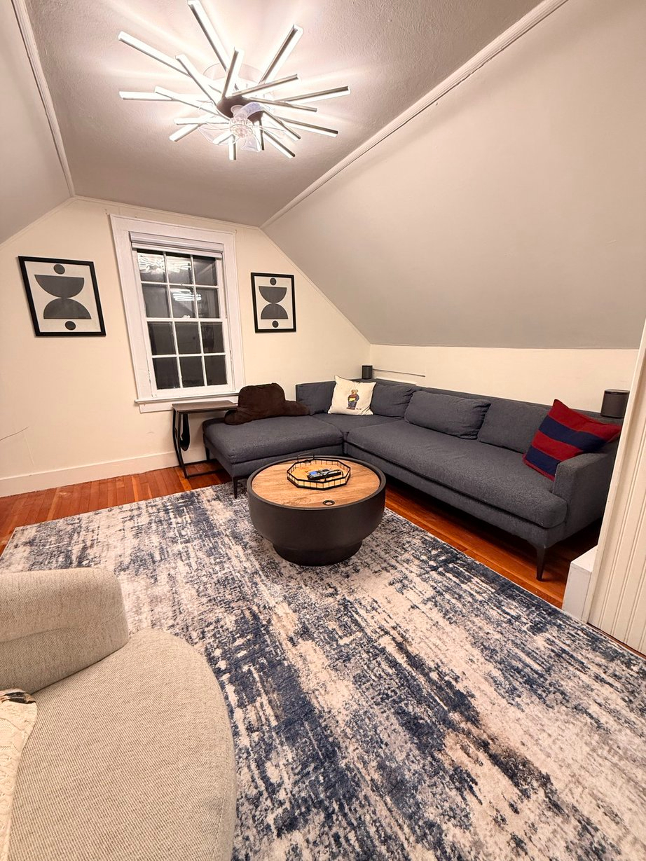 Charming 2nd FL 1BR Apartment - Photo 2