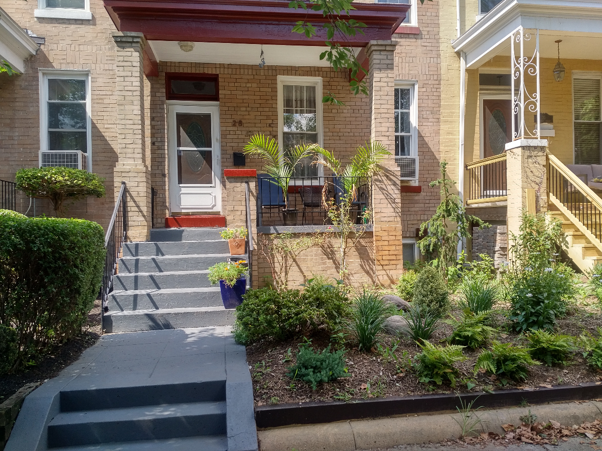Charming Historic Row House in Prime DC Location - Photo 2