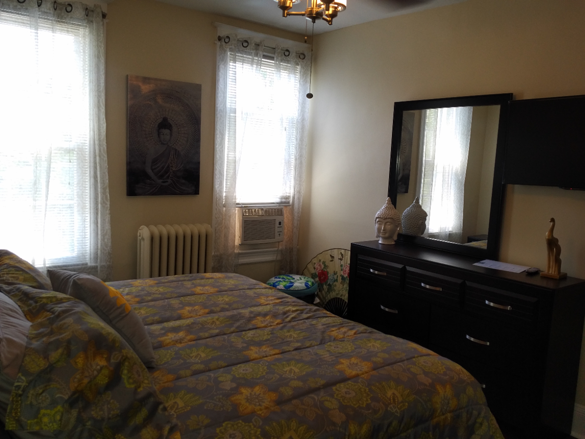 Charming Historic Row House in Prime DC Location - Photo 10