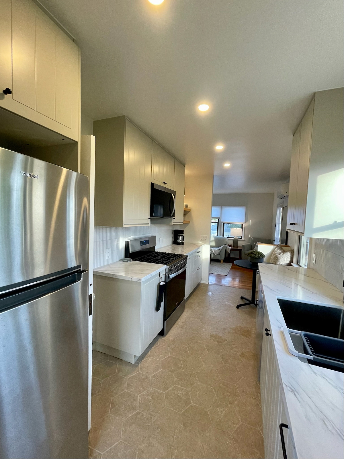 1 bed/1 bath Kensington Craftsman (2nd floor) - Photo 3