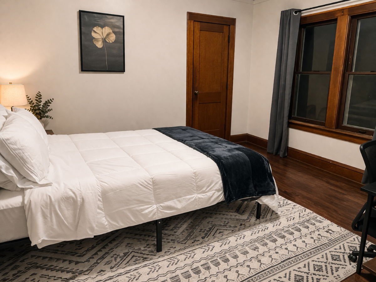 Newly Renovated Cozy Private Bedroom - Professional Cleaning Included - Photo 2