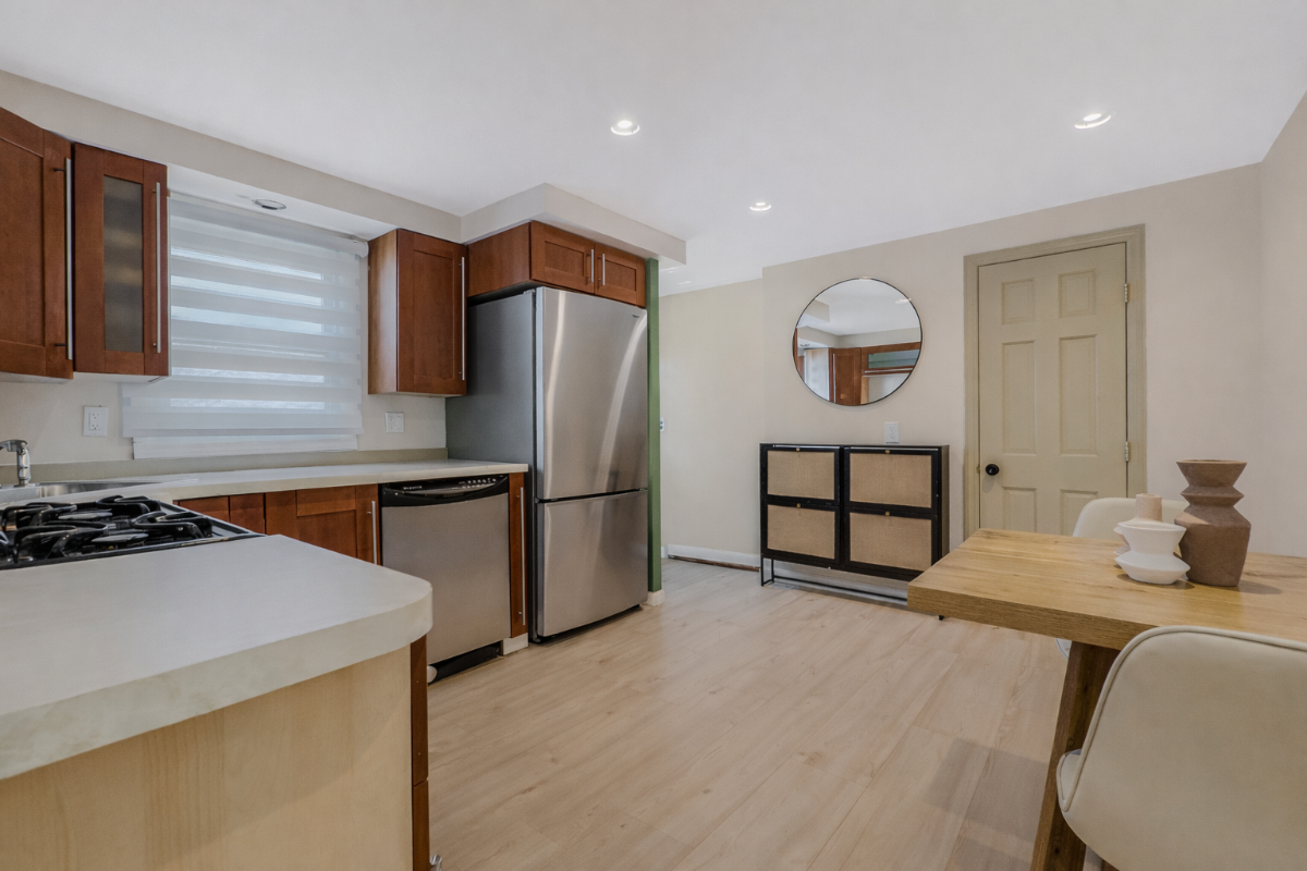 Bright One-Bedroom Apartment with Modern Comforts and Easy Access to Westwood Station - Photo 3