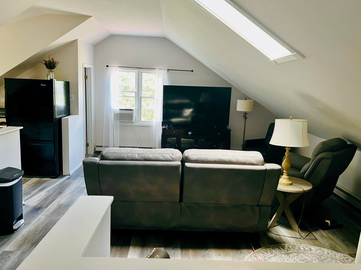 Fully Furnished Two Bedroom Apartment With Private Entrance Near Mount Peter, Greenwood Lake And War - Photo 6