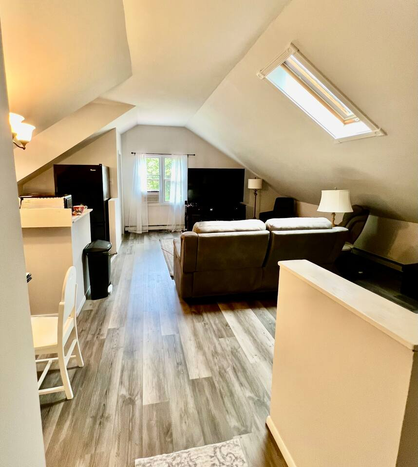 Fully Furnished Two Bedroom Apartment With Private Entrance Near Mount Peter, Greenwood Lake And War - Photo 2