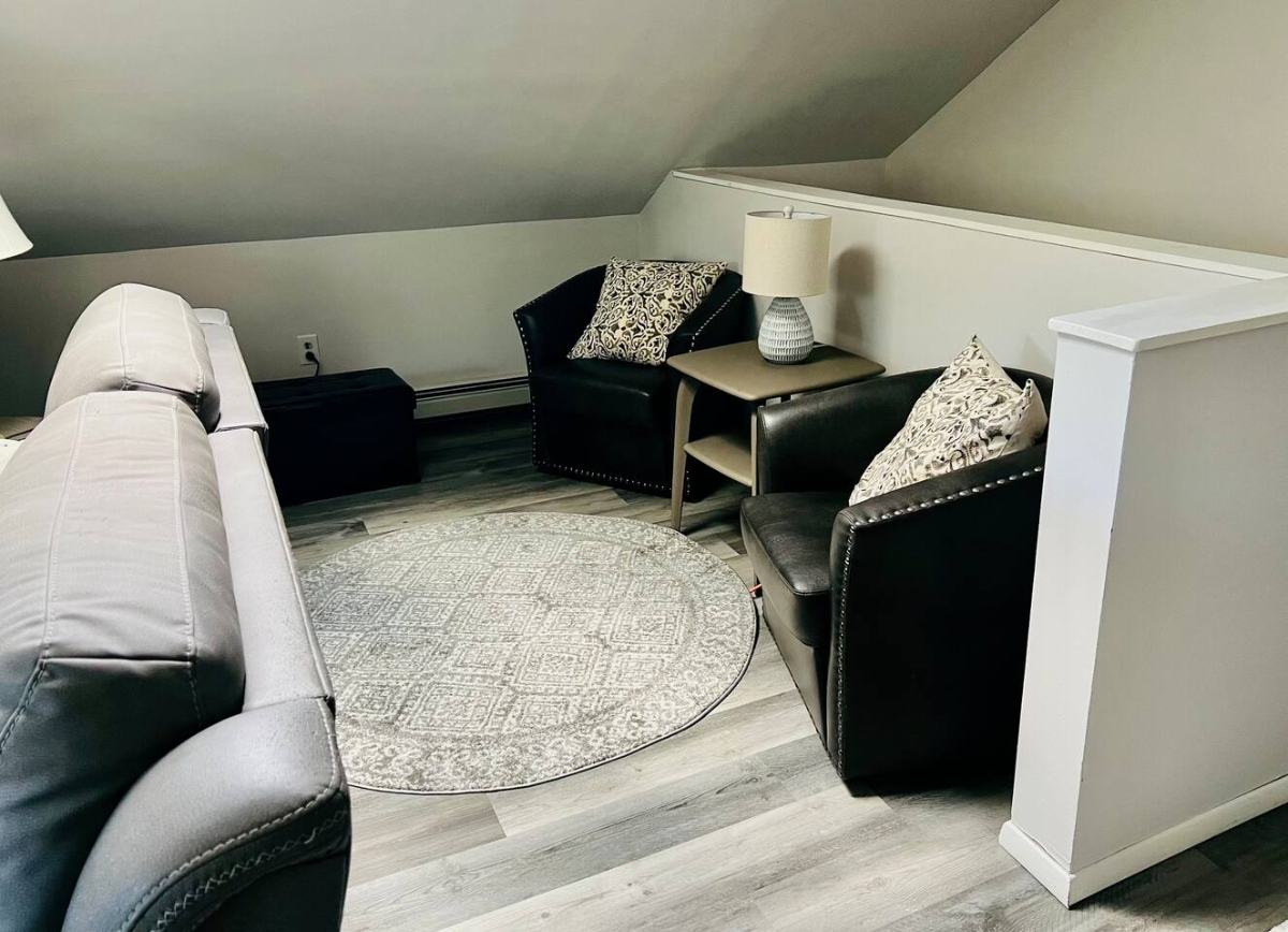 Fully Furnished Two Bedroom Apartment With Private Entrance Near Mount Peter, Greenwood Lake And War - Photo 3