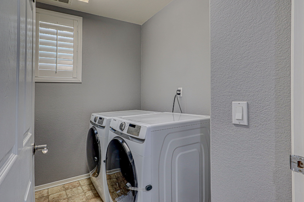 Comfortable Second Floor Bedroom With Utilities Included & Access To Pool And Gym From The Gated Community - Photo 3