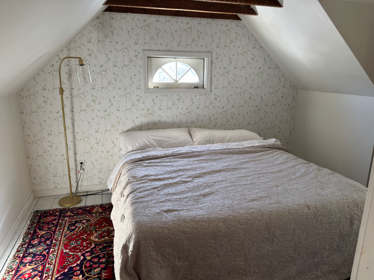 Pet friendly charming 2nd floor Studio - Photo 5