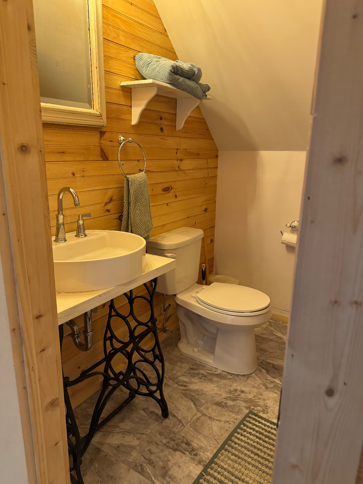 Pet friendly charming 2nd floor Studio - Photo 6